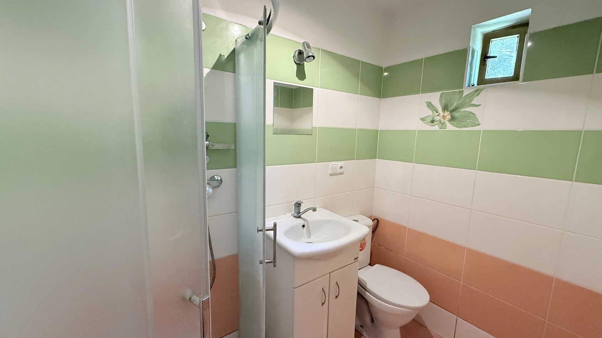 Prodej rekreační chaty 3+1, 139 m2, zahrada, terasa, garáž, Košařiška, Držková