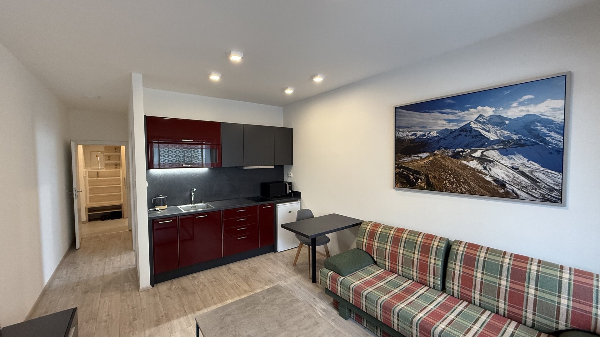 Pronájem bytu 2+kk, 32 m2, sklep, balkón, parkovací místo, Hřebíčkova, Zlín - Malenovice