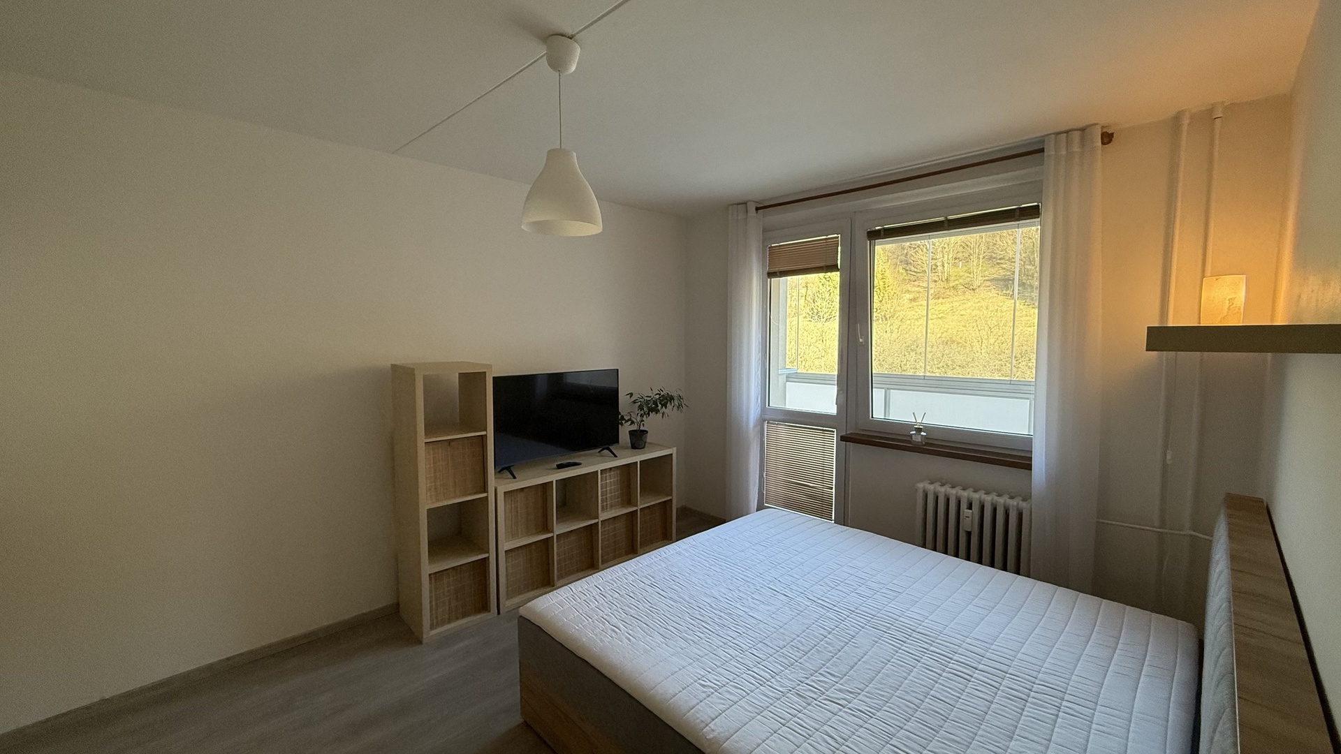 Pronájem zrekonstruovaného bytu 1+1, 31 m2, lodžie, sklep, Dolní Jasenka, Vsetín