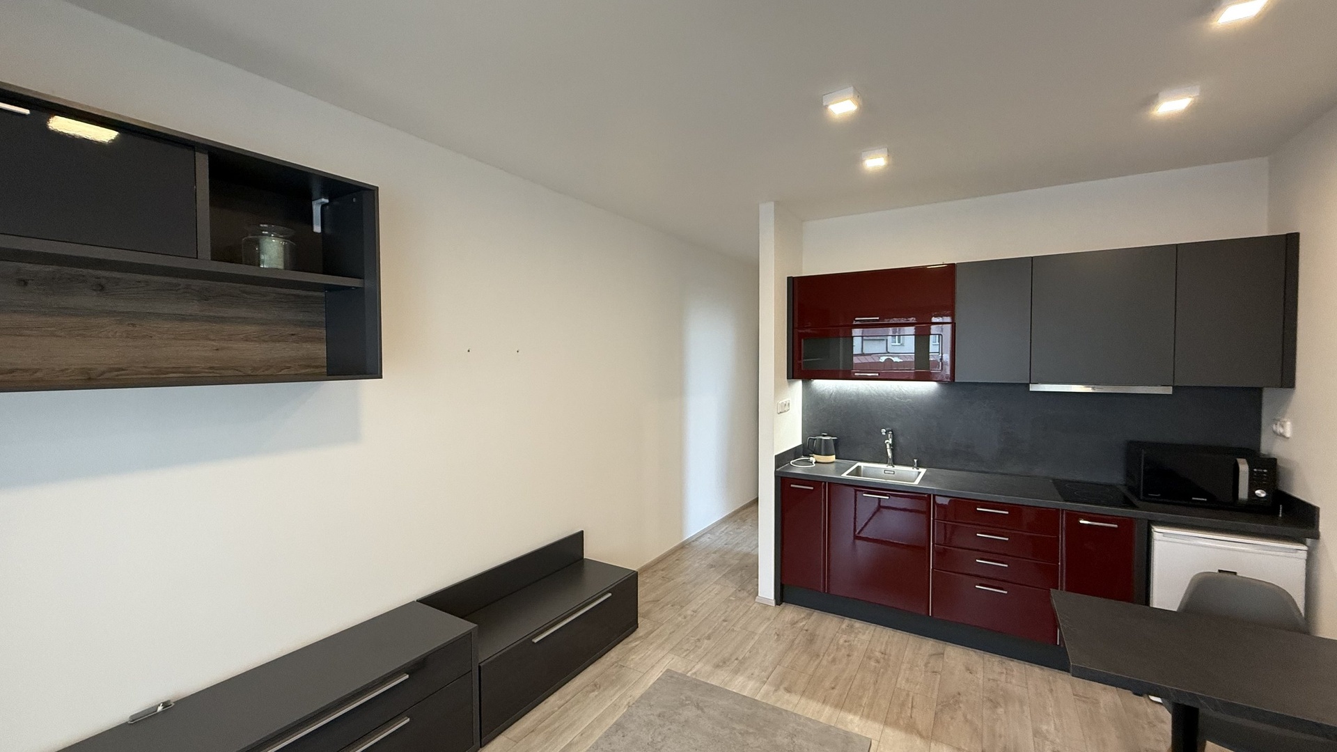 Pronájem bytu 2+kk, 30 m2, sklep, balkón, parkovací místo, Hřebíčkova, Zlín - Malenovice