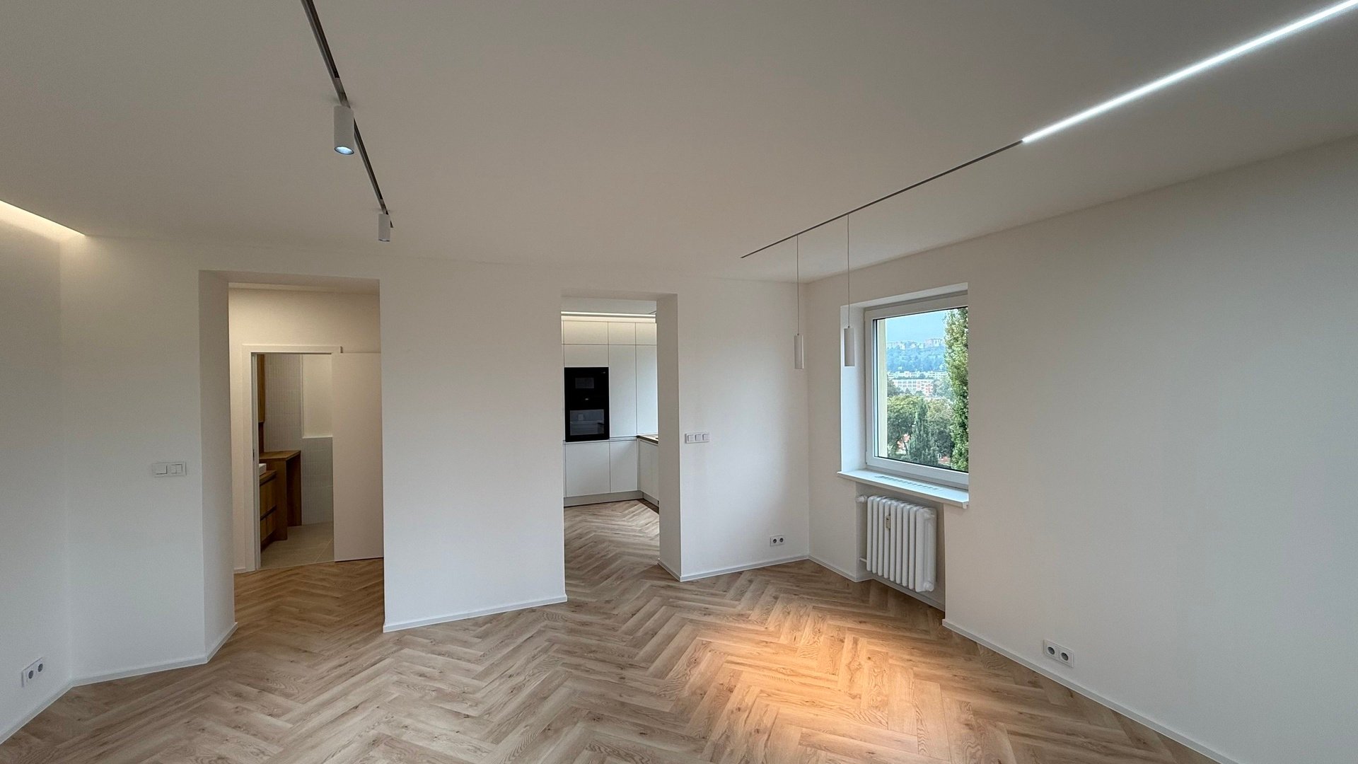 Pronájem nadčasového bytu 2+1, 62 m2, balkón , sklep, parkování, Věžové domy, Zlín