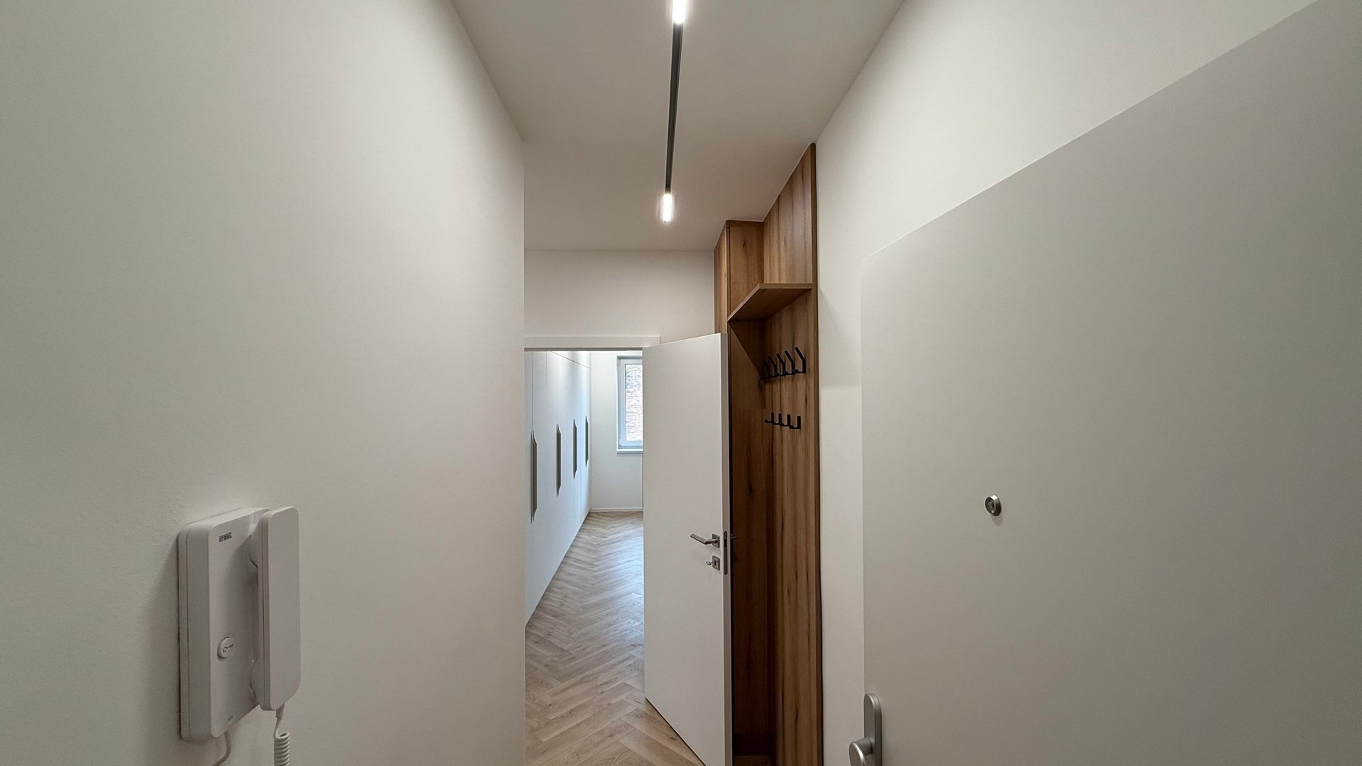 Pronájem nadčasového bytu 2+1, 62 m2, balkón , sklep, parkování, Věžové domy, Zlín