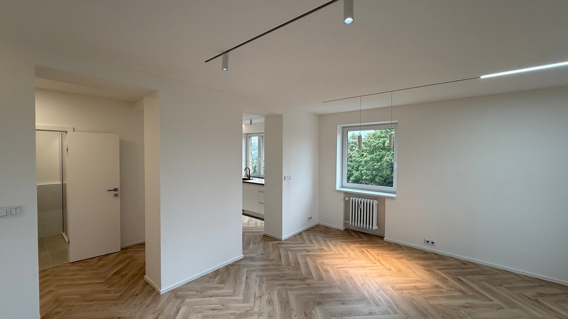 Pronájem nadčasového bytu 2+1, 62 m2, balkón , sklep, parkování, Věžové domy, Zlín