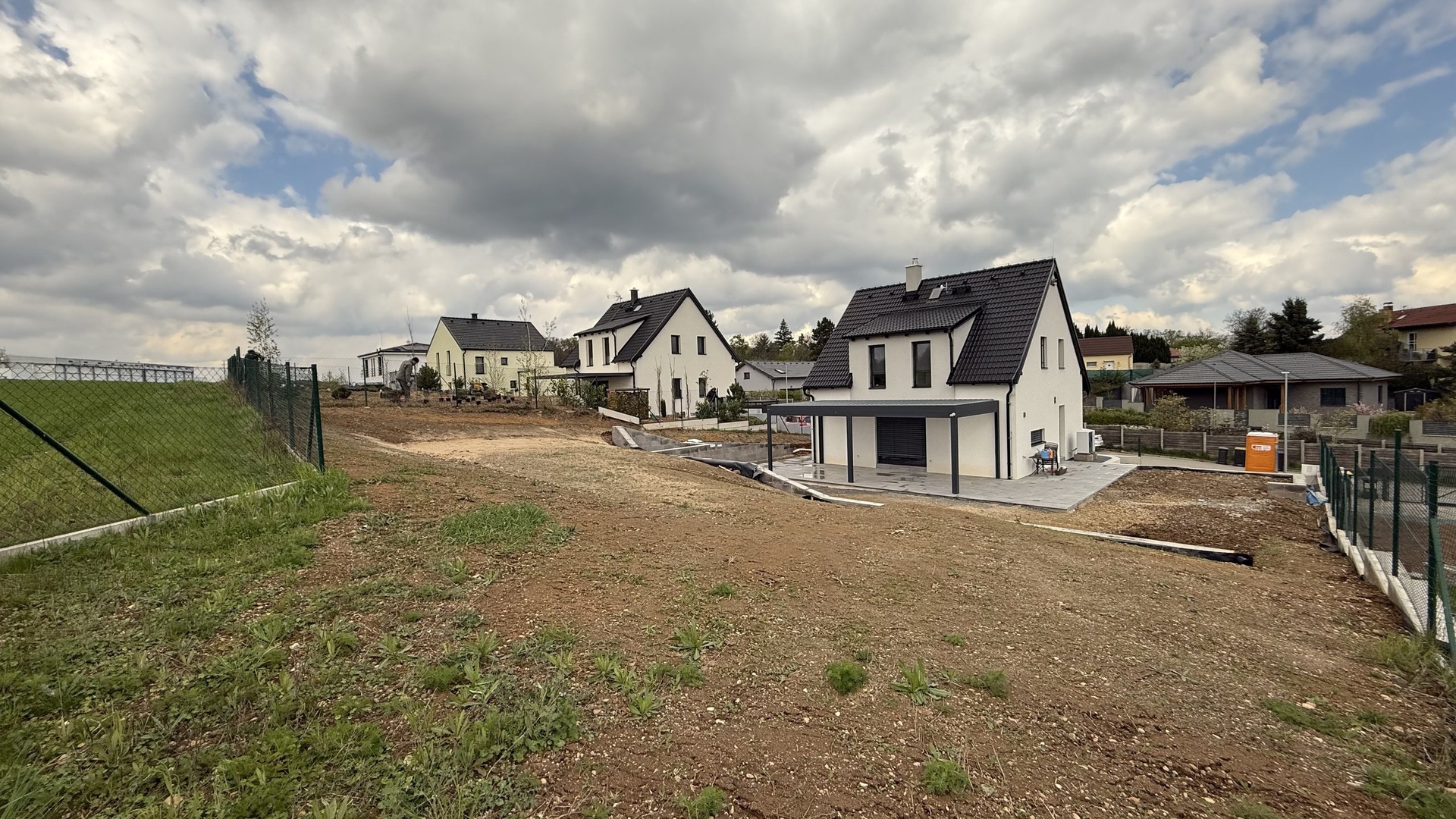 Prodej novostavby RD 5+kk,  184 m2, zahrada 719 m2, parkování, Panenské Břežany, Praha-východ