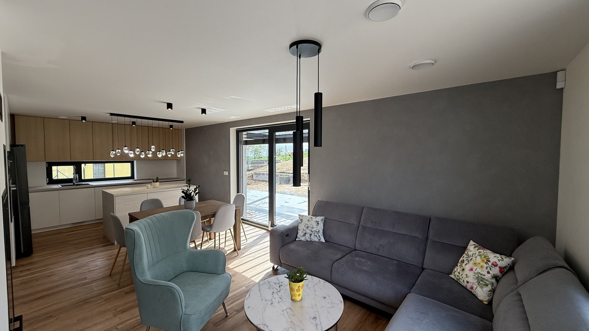 Prodej novostavby RD 5+kk,  184 m2, zahrada 719 m2, parkování, Panenské Břežany, Praha-východ