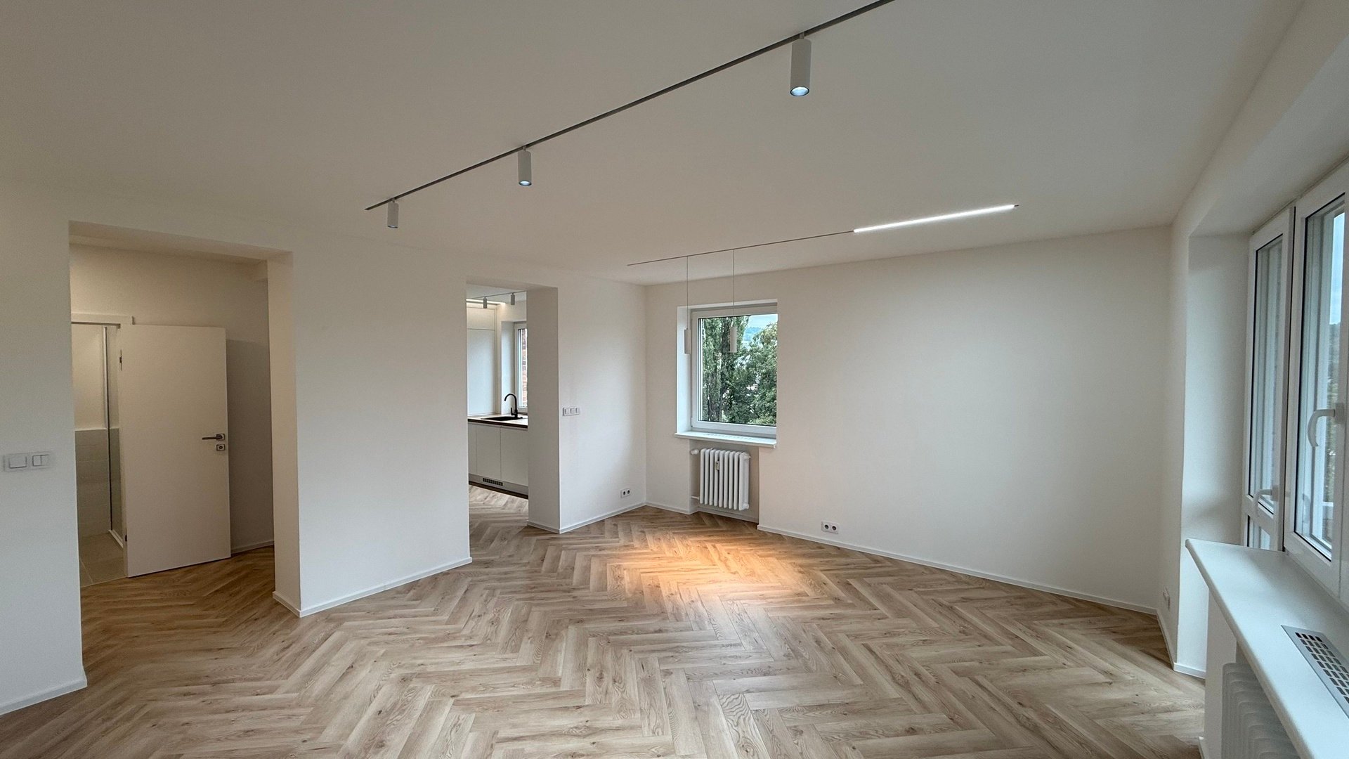 Pronájem nadčasového bytu 2+1, 62 m2, balkón , sklep, parkování, Věžové domy, Zlín