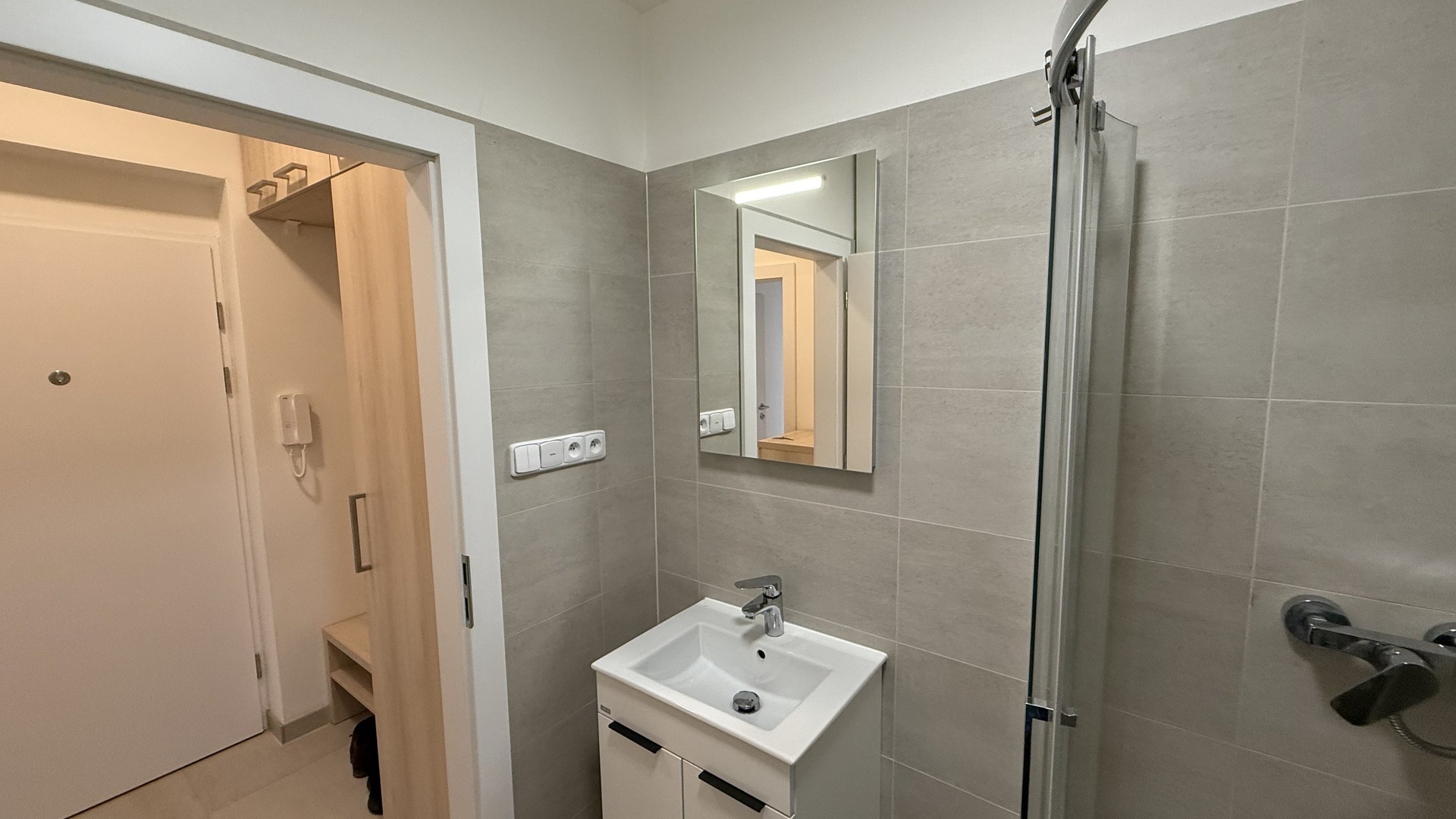 Pronájem bytu 2+kk, 30 m2, sklep, balkón, parkovací místo, Hřebíčkova, Zlín - Malenovice