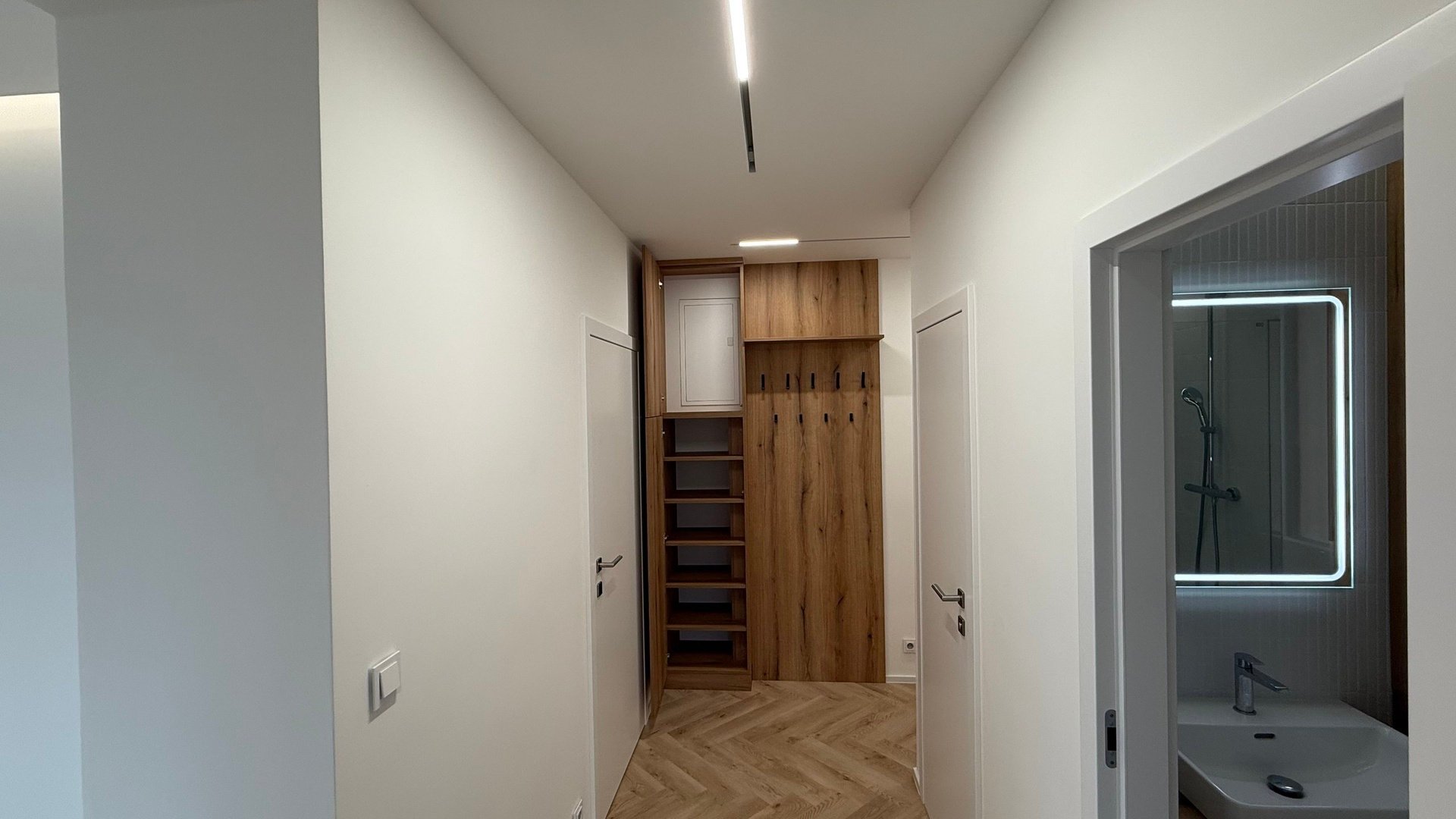 Pronájem nadčasového bytu 2+1, 62 m2, balkón , sklep, parkování, Věžové domy, Zlín