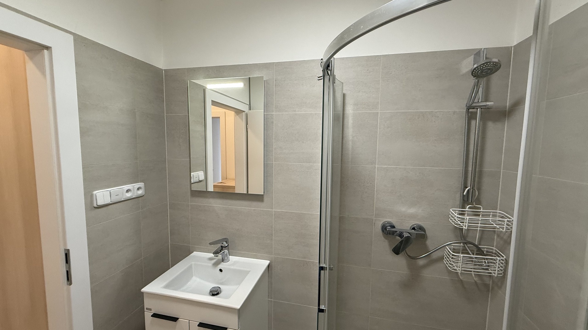 Pronájem bytu 2+kk, 30 m2, sklep, balkón, parkovací místo, Hřebíčkova, Zlín - Malenovice