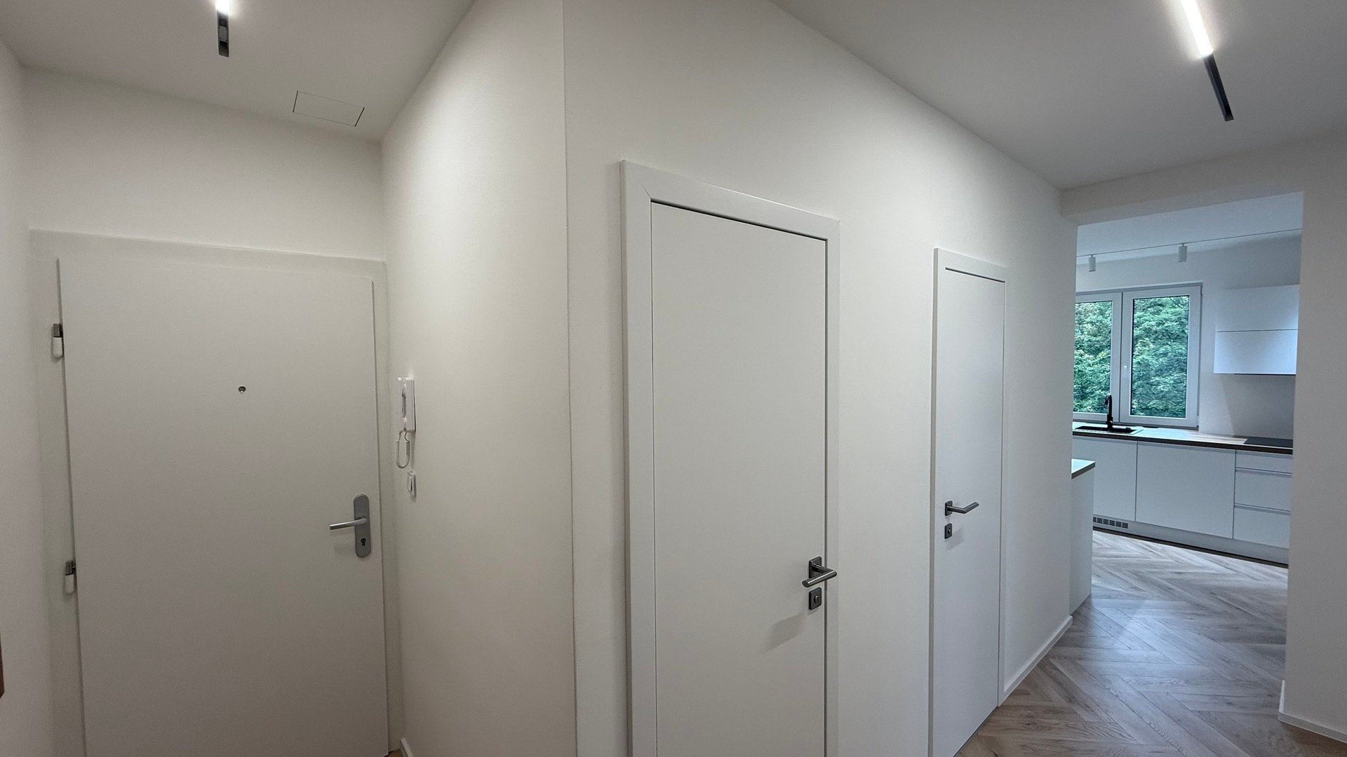 Pronájem nadčasového bytu 2+1, 62 m2, balkón , sklep, parkování, Věžové domy, Zlín