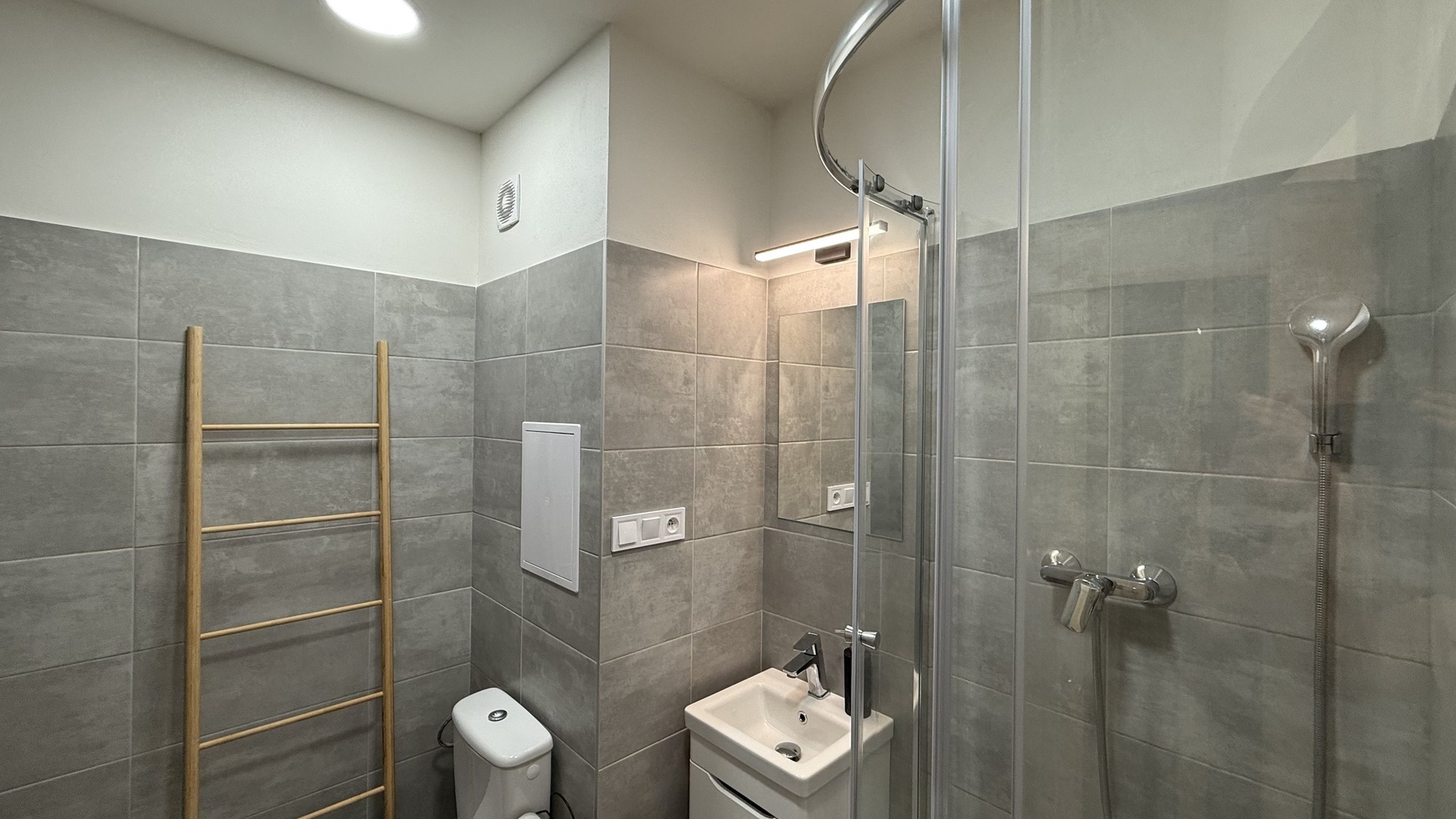 Pronájem bytu 1+kk, 28 m2, lodžie, sklep, parkování, Koryčanské Paseky, Rožnov pod Radhoštěm