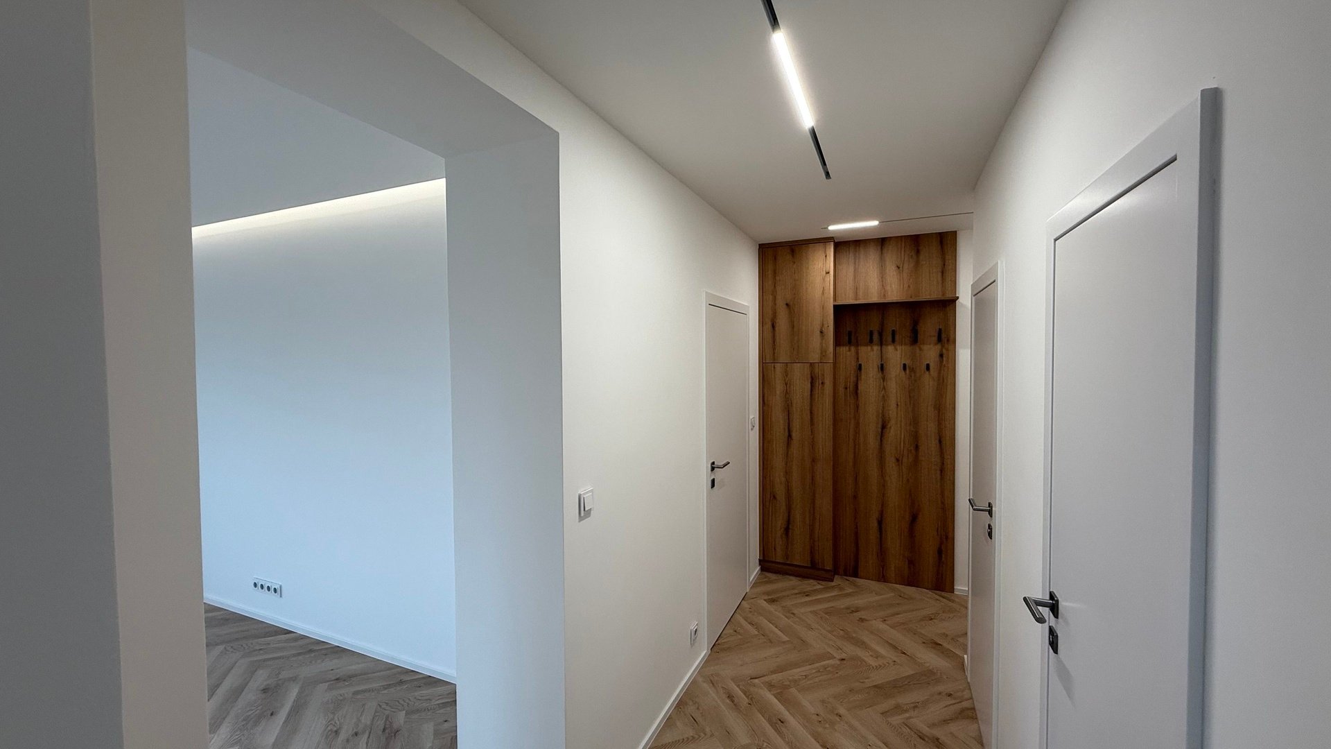 Pronájem nadčasového bytu 2+1, 62 m2, balkón , sklep, parkování, Věžové domy, Zlín