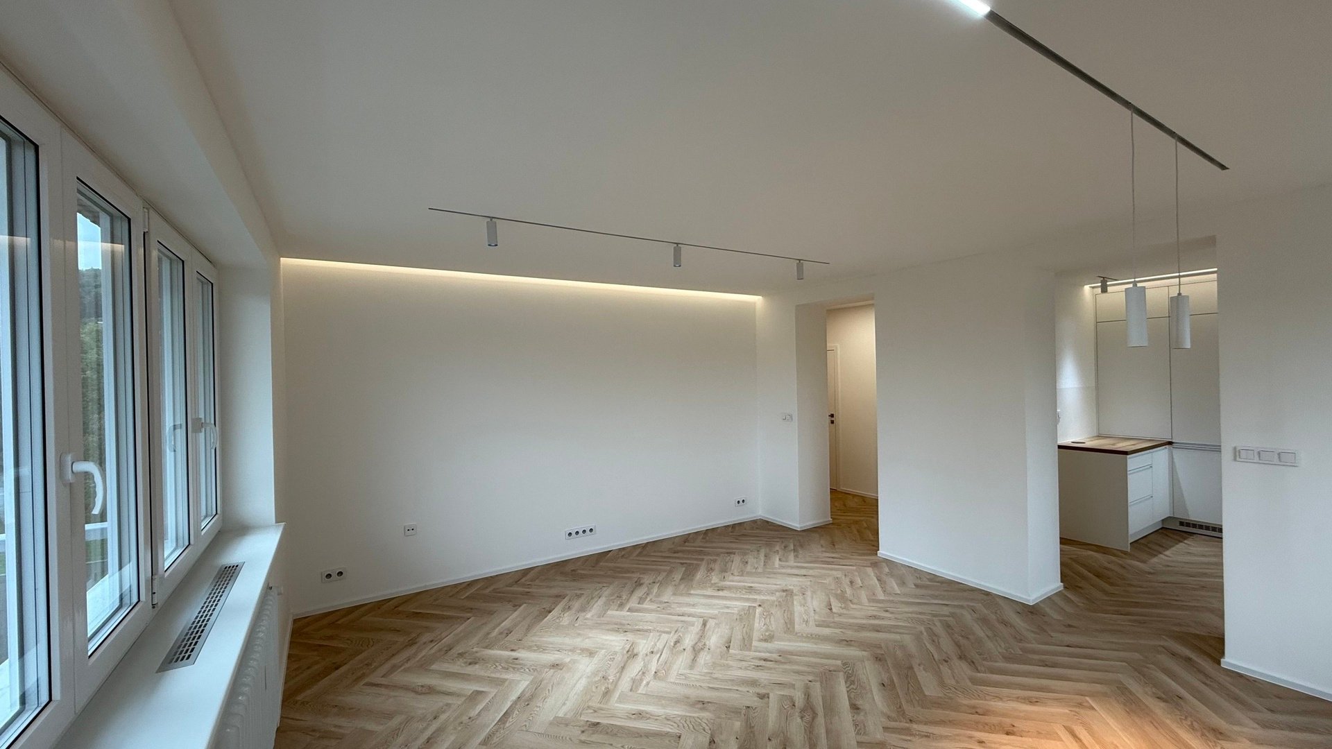 Pronájem nadčasového bytu 2+1, 62 m2, balkón , sklep, parkování, Věžové domy, Zlín