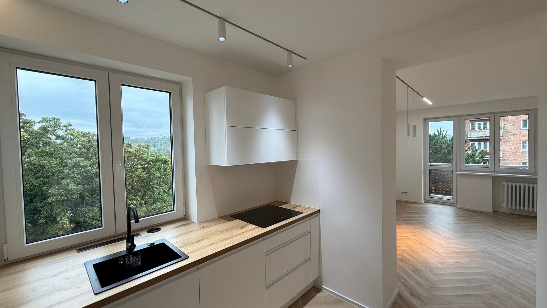 Pronájem nadčasového bytu 2+1, 62 m2, balkón , sklep, parkování, Věžové domy, Zlín