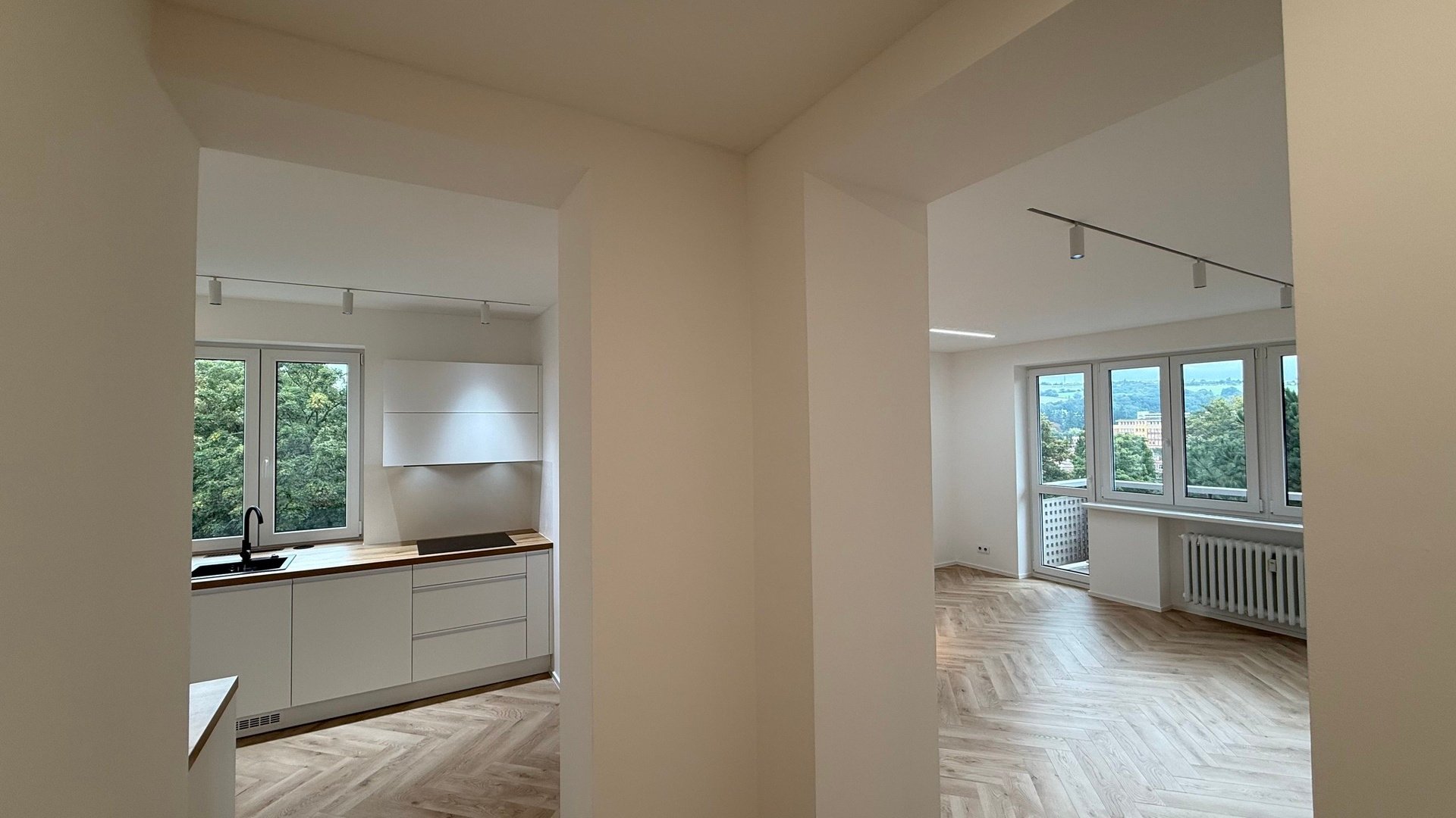 Pronájem nadčasového bytu 2+1, 62 m2, balkón , sklep, parkování, Věžové domy, Zlín