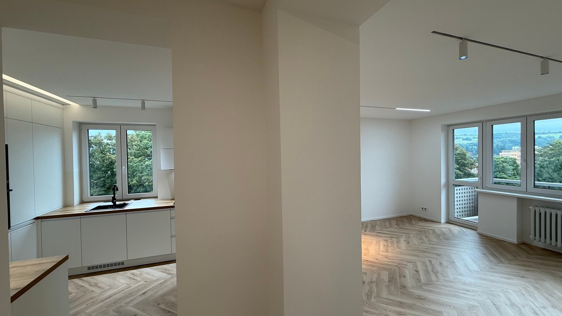 Pronájem nadčasového bytu 2+1, 62 m2, balkón , sklep, parkování, Věžové domy, Zlín