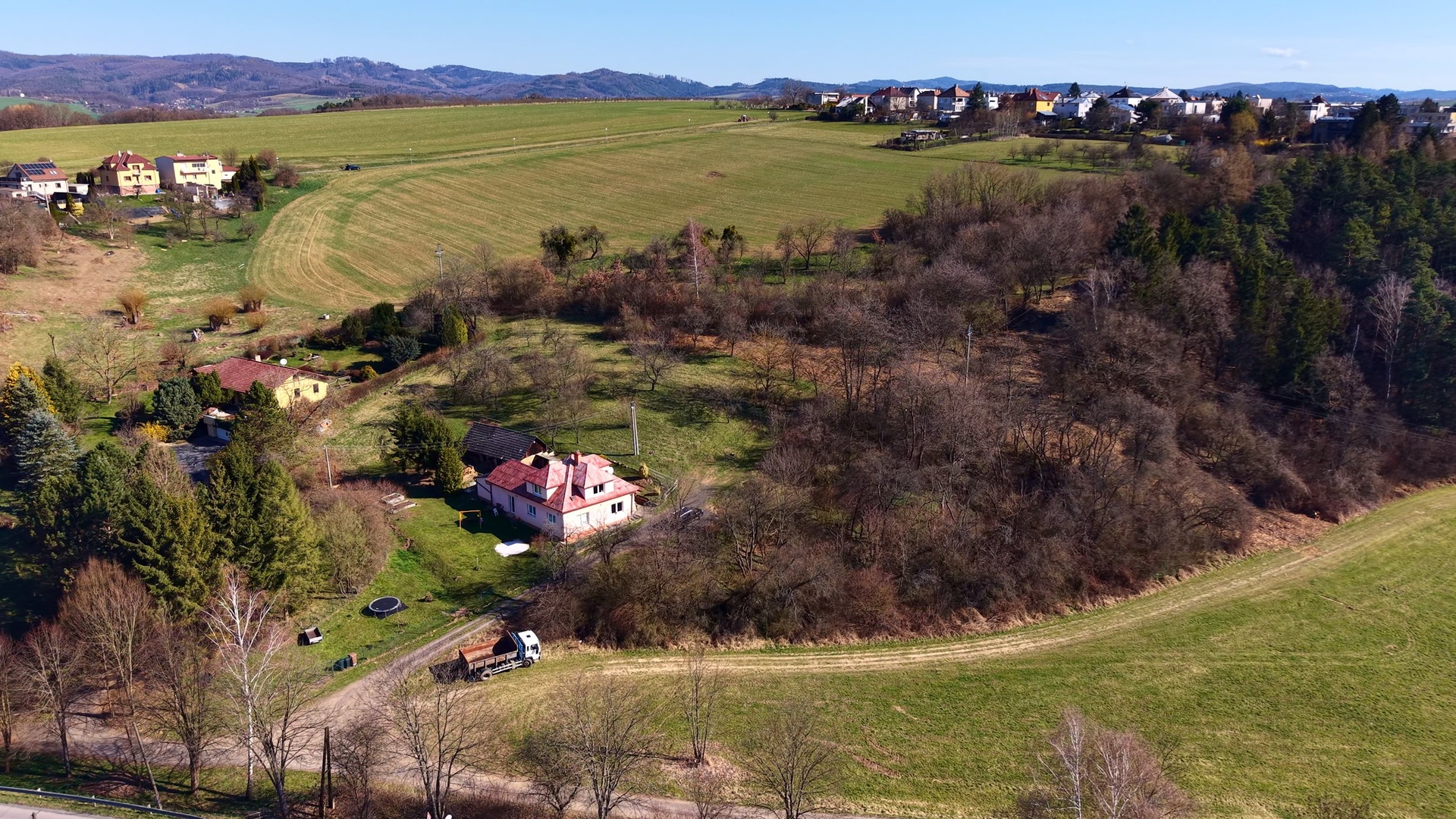 Prodej zasíťovaného stavebního pozemku , 1261 m2, Kostelec u Zlína, Zlín