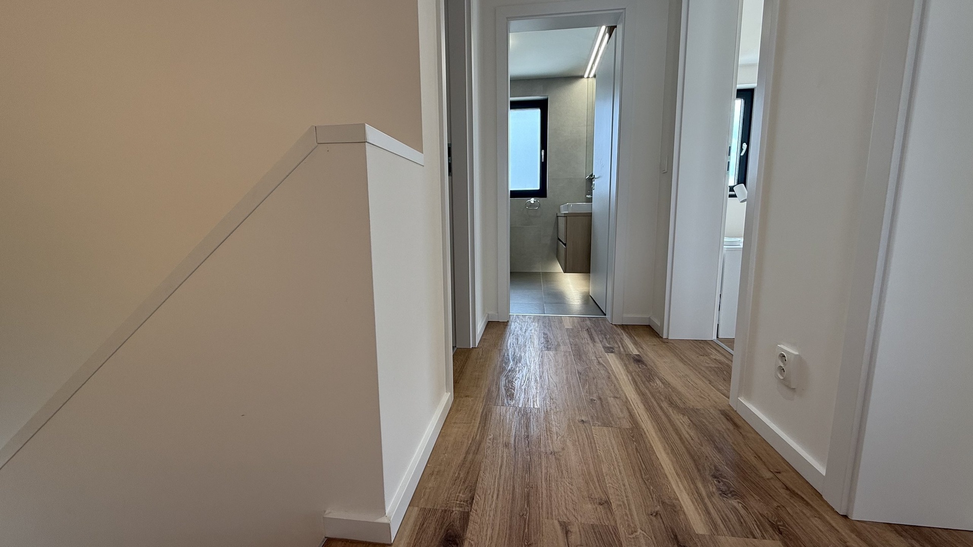 Prodej novostavby RD 5+kk,  184 m2, zahrada 719 m2, parkování, Panenské Břežany, Praha-východ