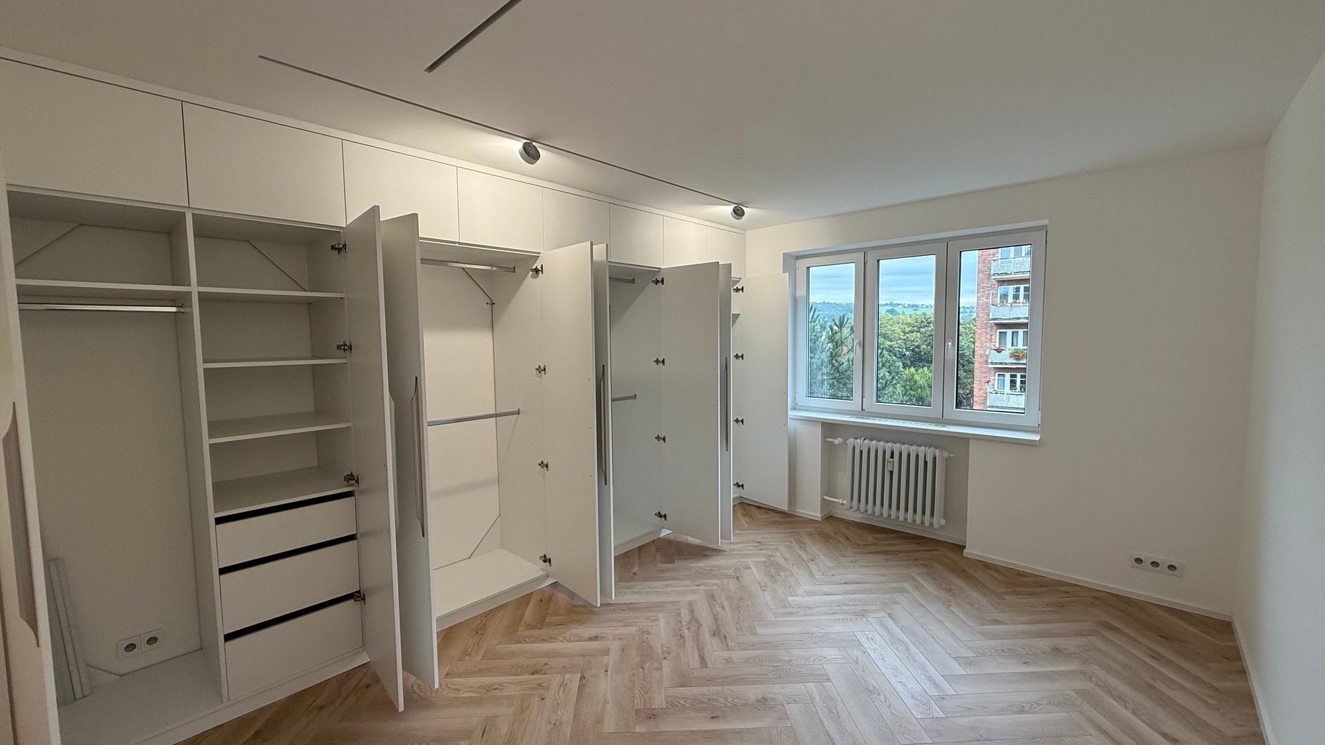 Pronájem nadčasového bytu 2+1, 62 m2, balkón , sklep, parkování, Věžové domy, Zlín