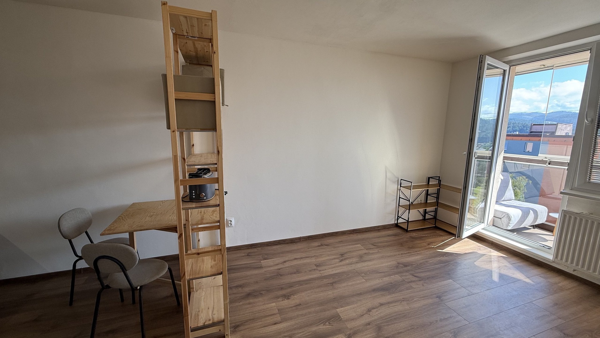 Pronájem bytu 1+kk, 28 m2, lodžie, sklep, parkování, Koryčanské Paseky, Rožnov pod Radhoštěm