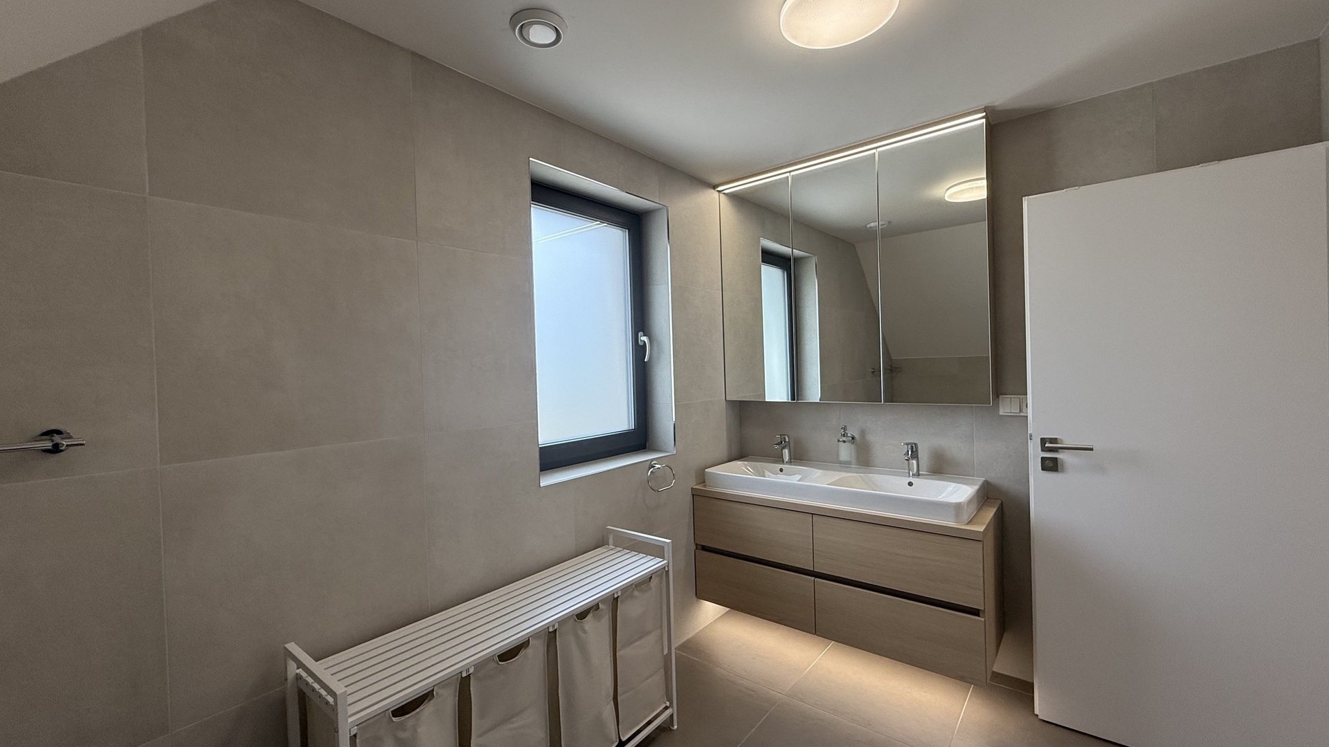 Prodej novostavby RD 5+kk, 184 m2, zahrada 719 m2, parkování, Panenské Břežany, Praha-východ