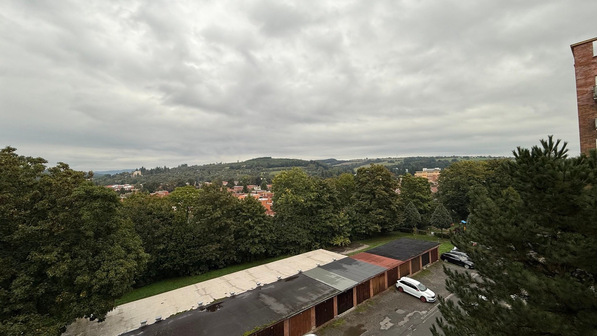 Pronájem nadčasového bytu 2+1, 62 m2, balkón , sklep, parkování, Věžové domy, Zlín