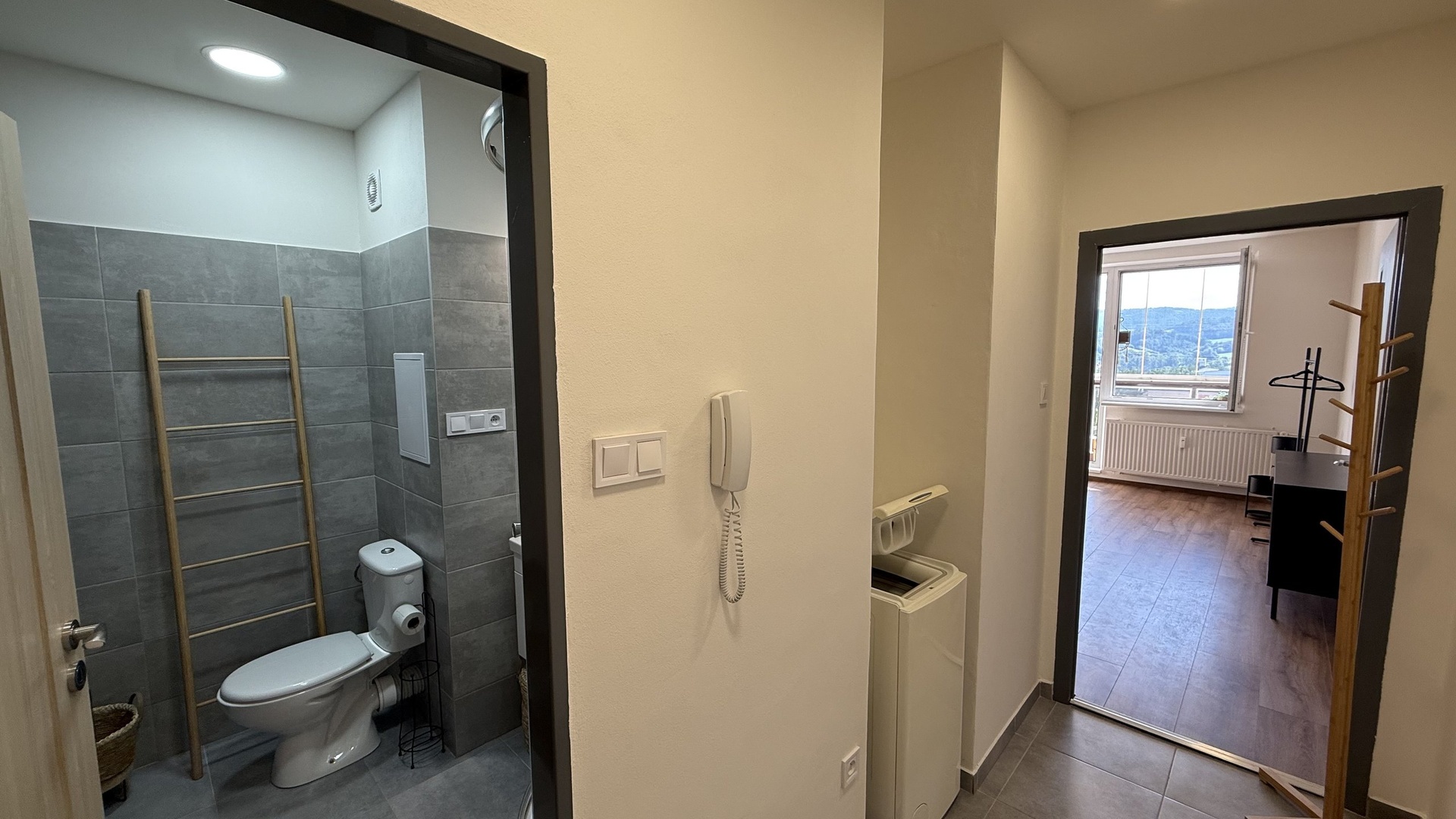 Pronájem bytu 1+kk, 28 m2, lodžie, sklep, parkování, Koryčanské Paseky, Rožnov pod Radhoštěm