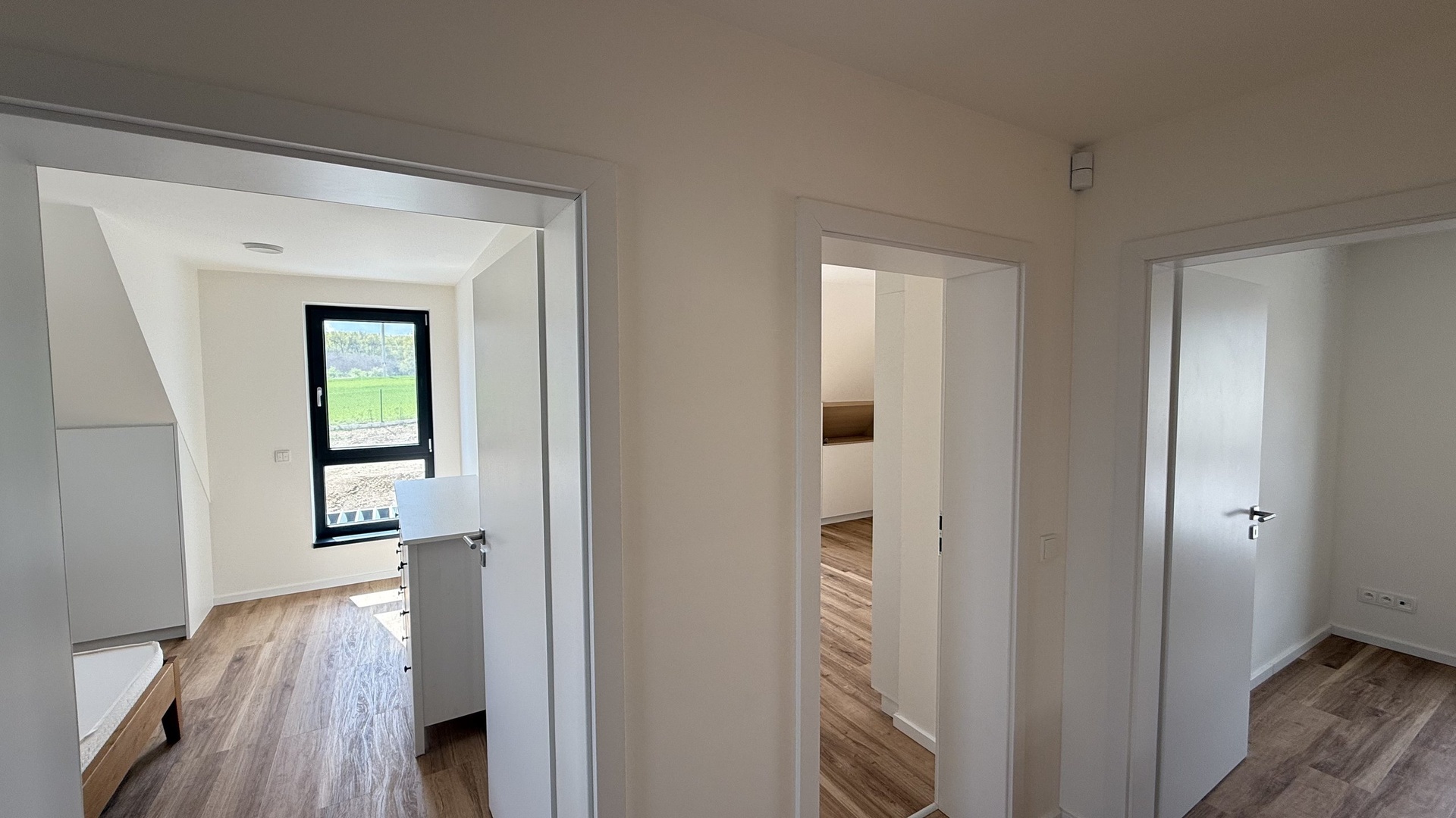 Prodej novostavby RD 5+kk, 184 m2, zahrada 719 m2, parkování, Panenské Břežany, Praha-východ