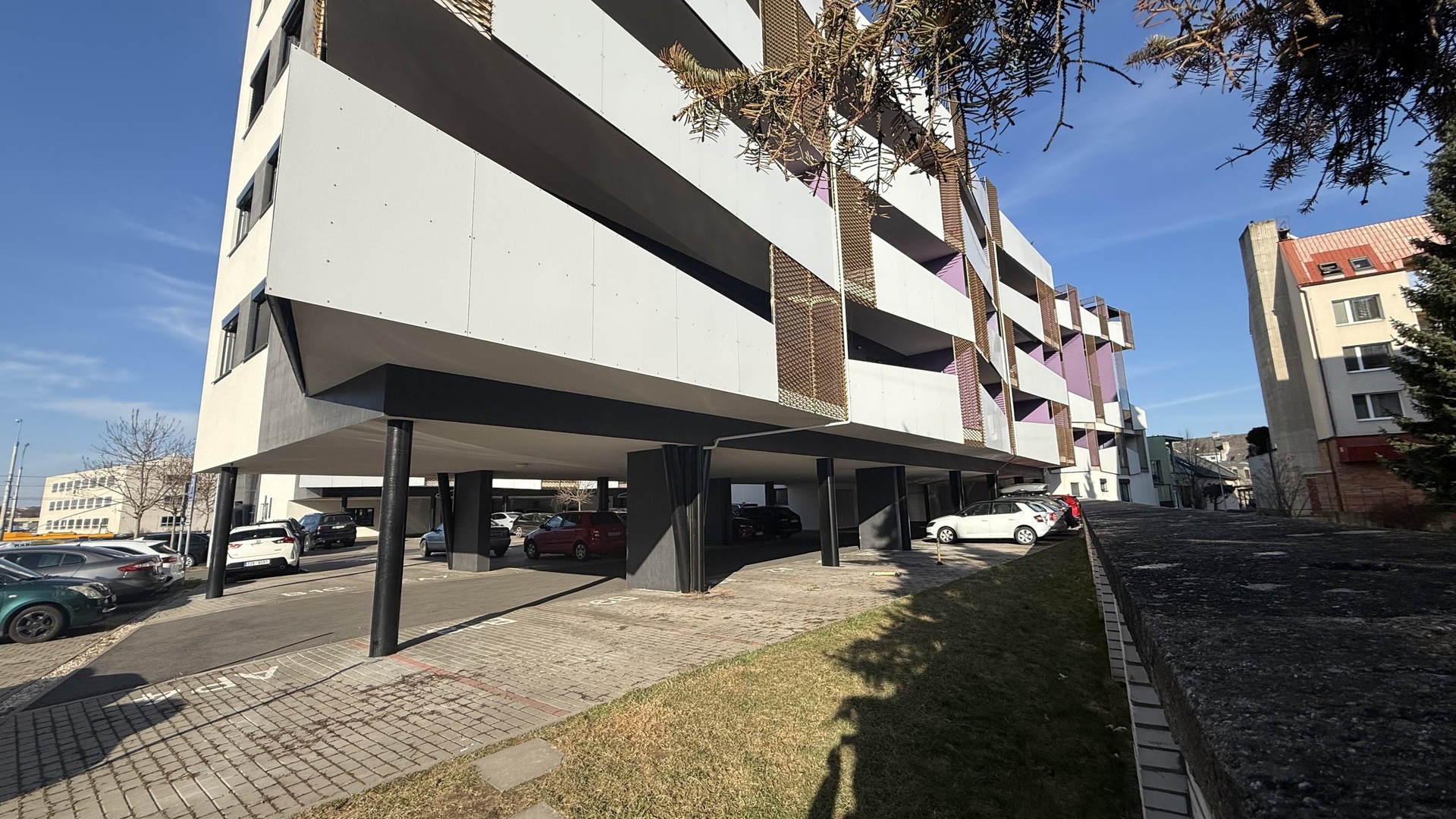 Pronájem bytu 2+kk, 32 m2, sklep, balkón, parkovací místo, Hřebíčkova, Zlín - Malenovice