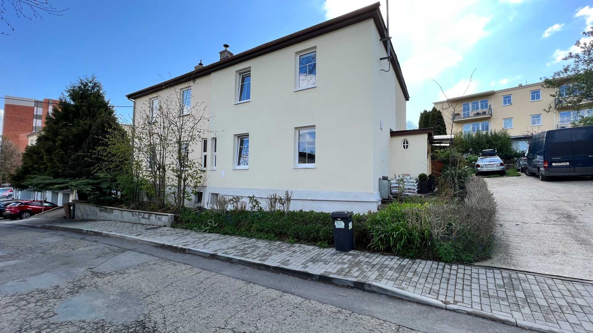 Eichner Pronájem zrekonstruovaného 1/4 domku, 70 m2,  Kotěrova, Zlín, sklep, parkování, zahrádka
