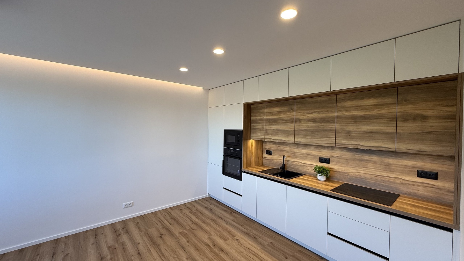 Prodej nového cihlového bytu 3+kk, 72 m2, 2x lodžie, sklep, garáž, Přílucká, Zlín