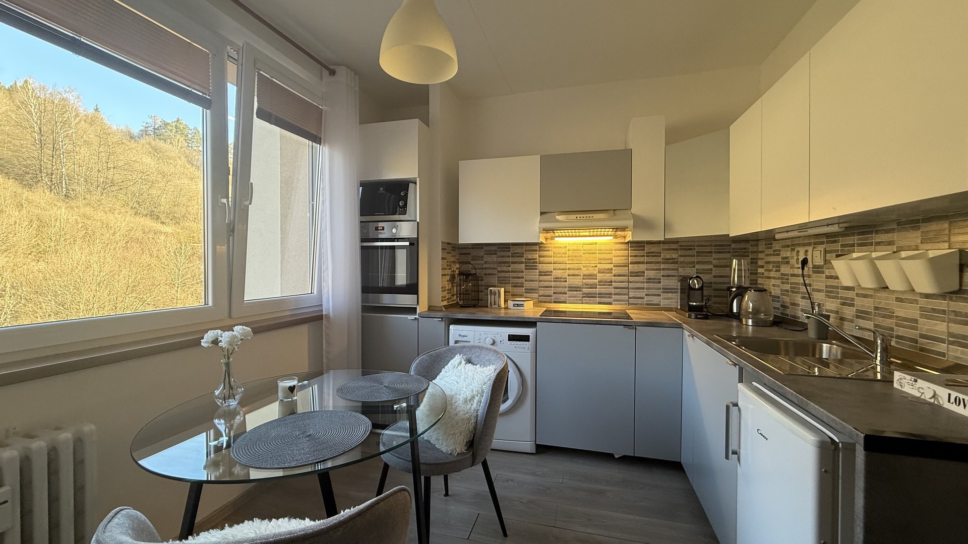 Pronájem zrekonstruovaného bytu 1+1, 31 m2, lodžie, sklep, Dolní Jasenka, Vsetín