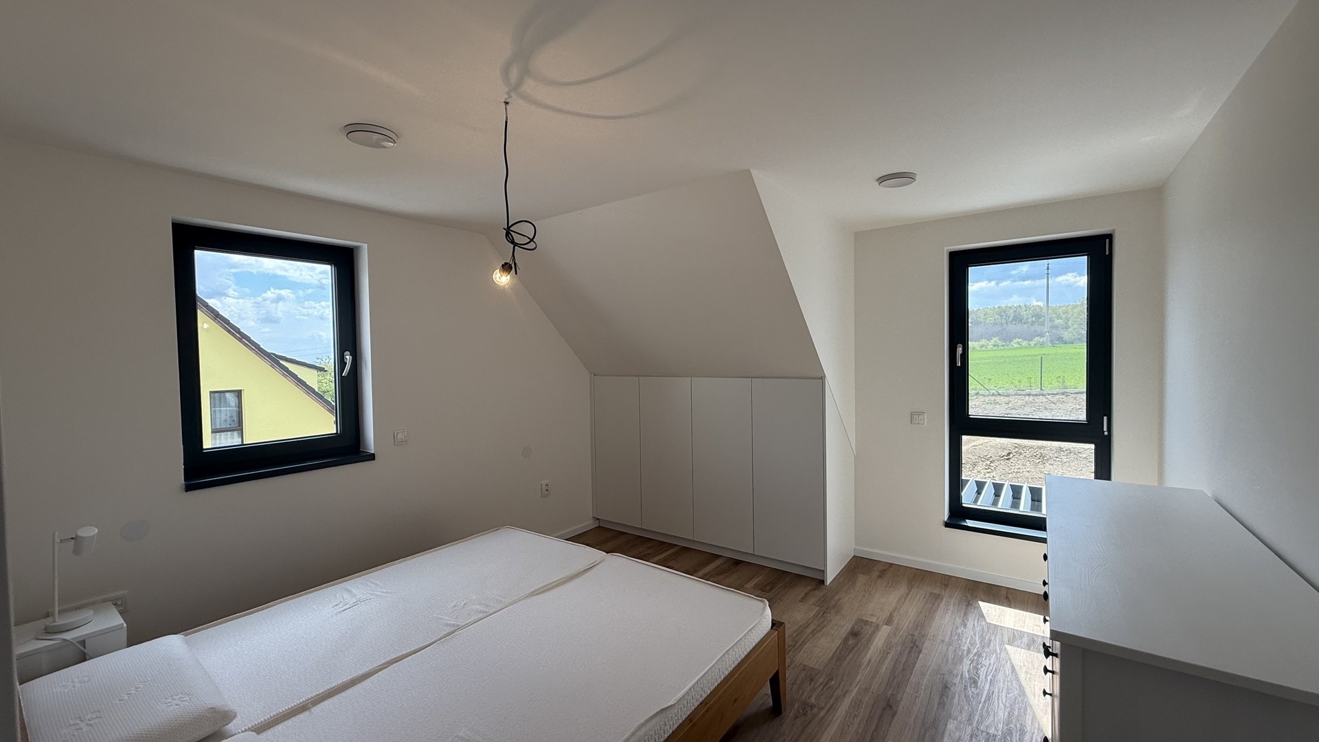 Prodej novostavby RD 5+kk,  124 m2, zahrada 719 m2, parkování, Panenské Břežany, Praha-východ