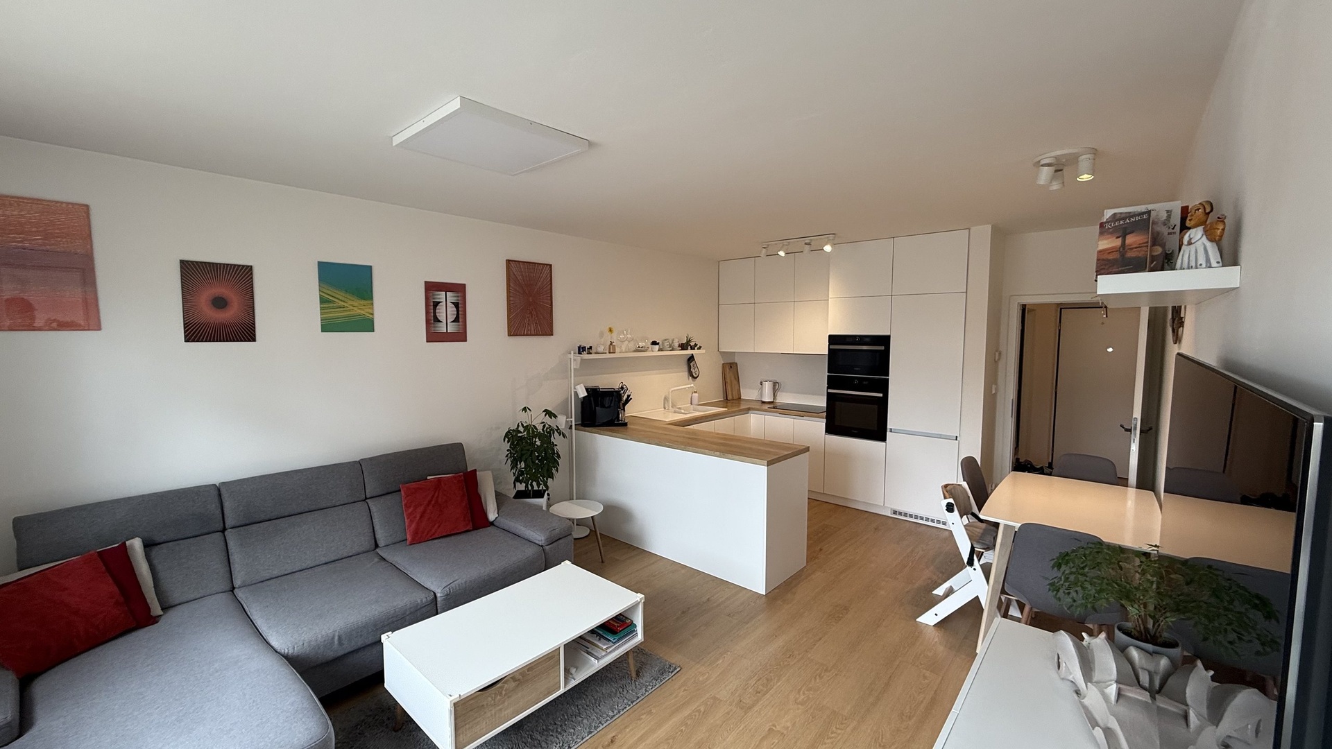 Prodej moderního zděného bytu 2+kk, 53 m2, lodžie, sklep, Zelinova, Zlín
