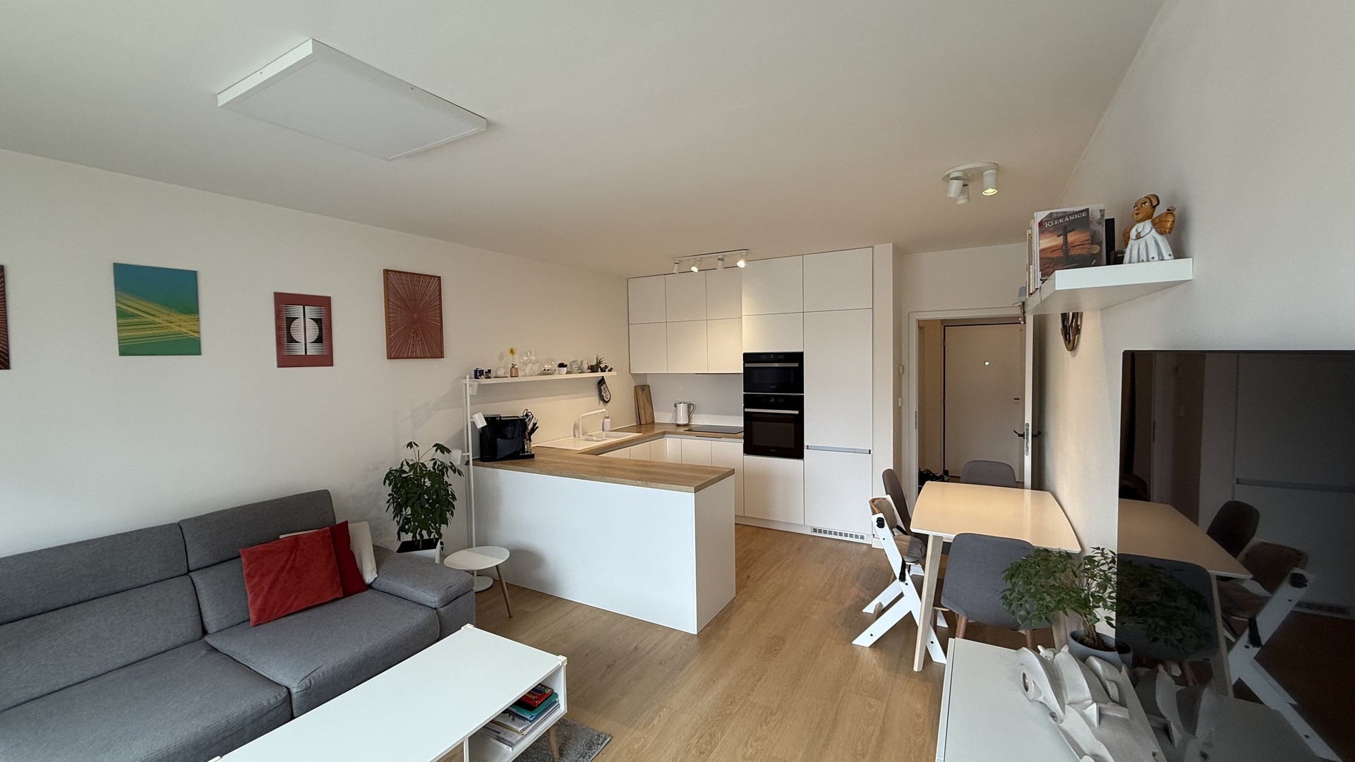 Prodej moderního zděného bytu 2+kk, 53 m2, lodžie, sklep, Zelinova, Zlín