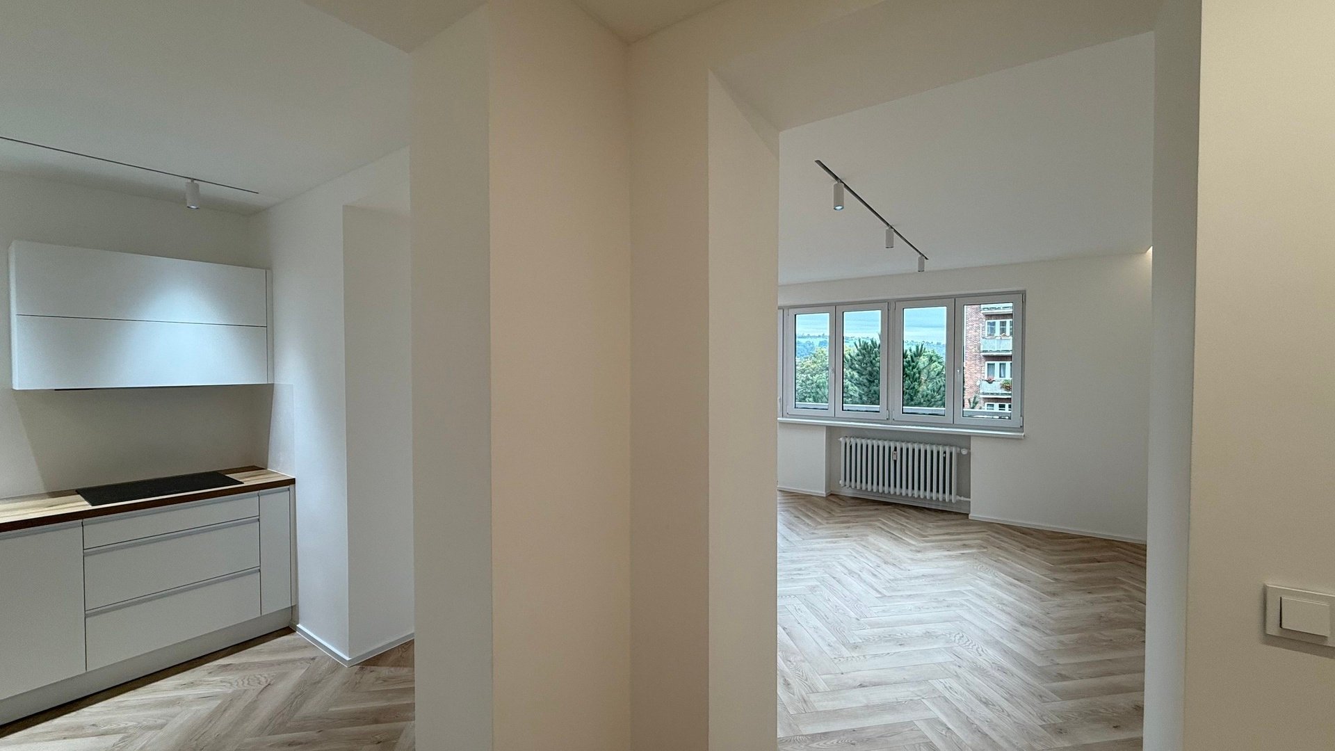 Pronájem nadčasového bytu 2+1, 62 m2, balkón , sklep, parkování, Věžové domy, Zlín