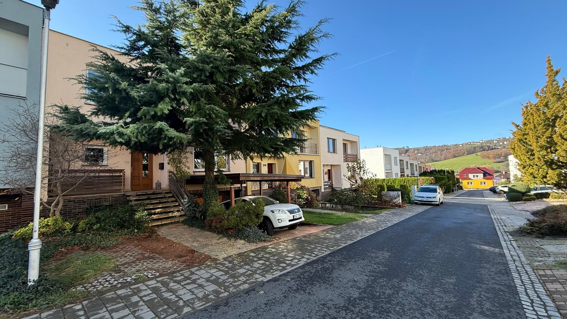 Prodej RD 6+kk, 235 m2, Nivy II, Pozlovice, zahrada, garáž, 2x parkovací místo, Luhačovice