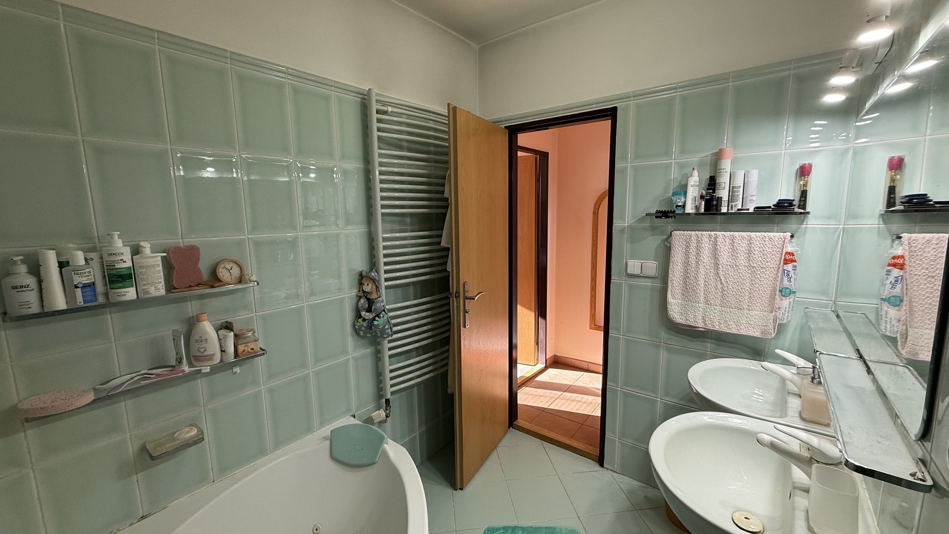 Prodej RD 6+kk, 235 m2, Nivy II, Pozlovice, zahrada, garáž, 2x parkovací místo, Luhačovice